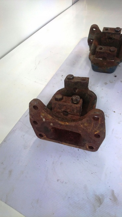 Daf 600 800 1000 grip on rear spring holder 4