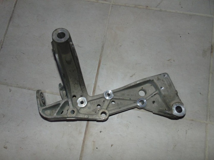 PODPORA MOCOWANIE WAHACZA VW GOLF VI 5K0