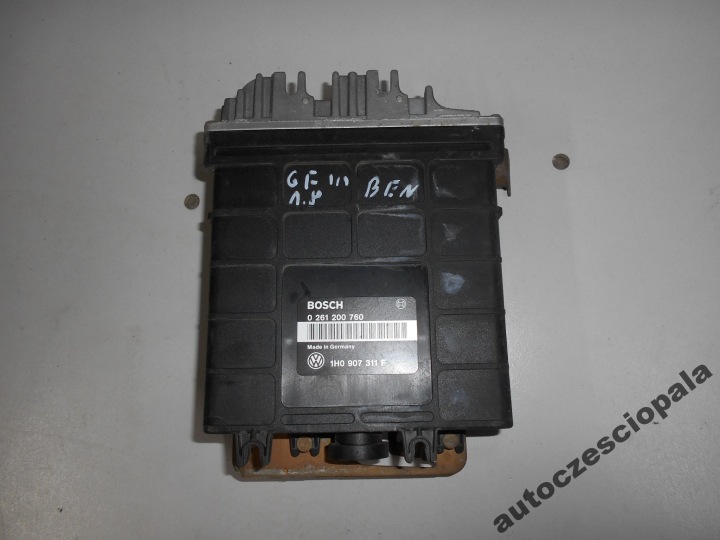 computer of the engine VW GOLF III 1.8 B 1H0907311F