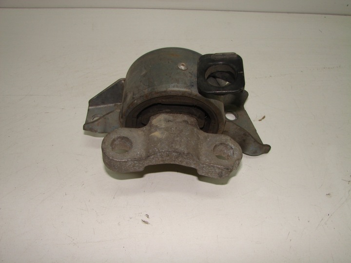 držač motora OPEL CORSA D desna 13130739