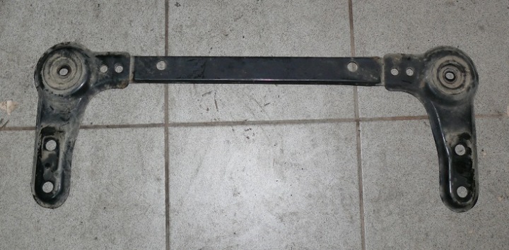 console axle beam of the engine NISSAN SENTRA B16 2.0S MR20