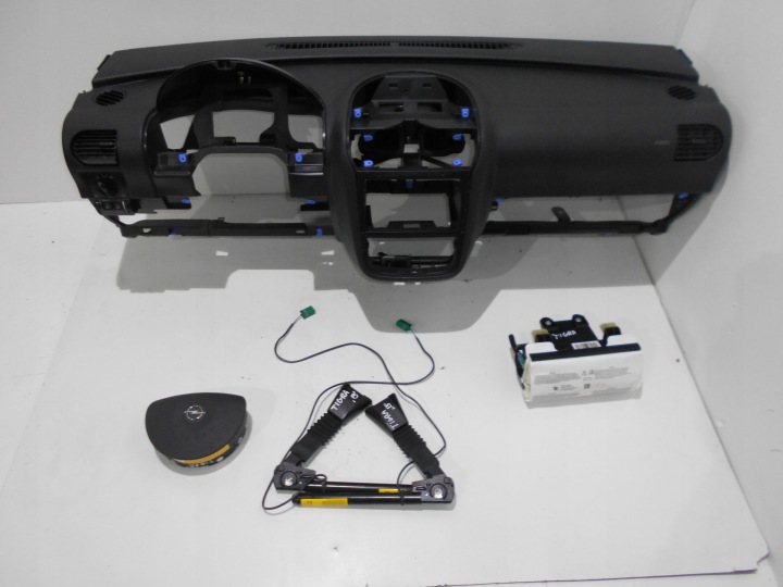 OPEL TIGRA B palubovka airbagy airbag napínače 06r