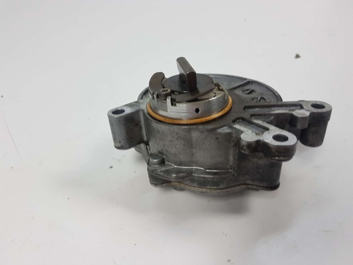 BMW 5 F10 550i 4.4 V8 pump VACUM WAKUM 7566291