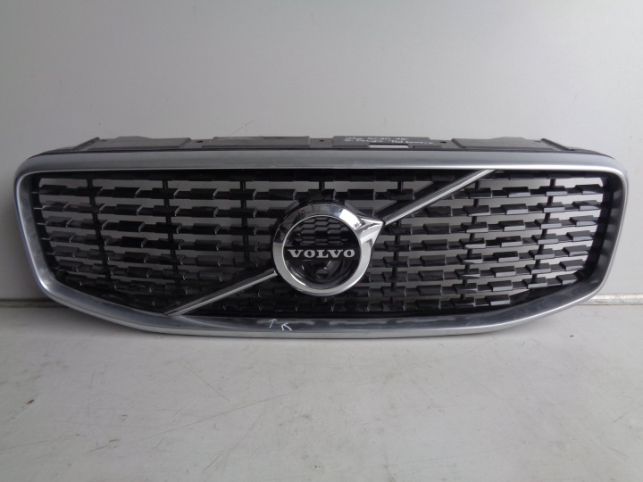 maska VOLVO XC60 II 17- KAMERA R-design