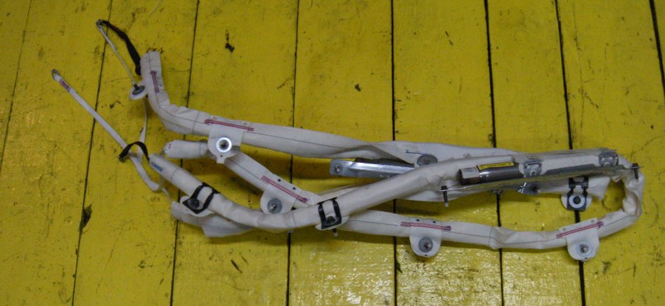 фото №1, Шторка безопасности правая volvo v40 v40cc правая orginał