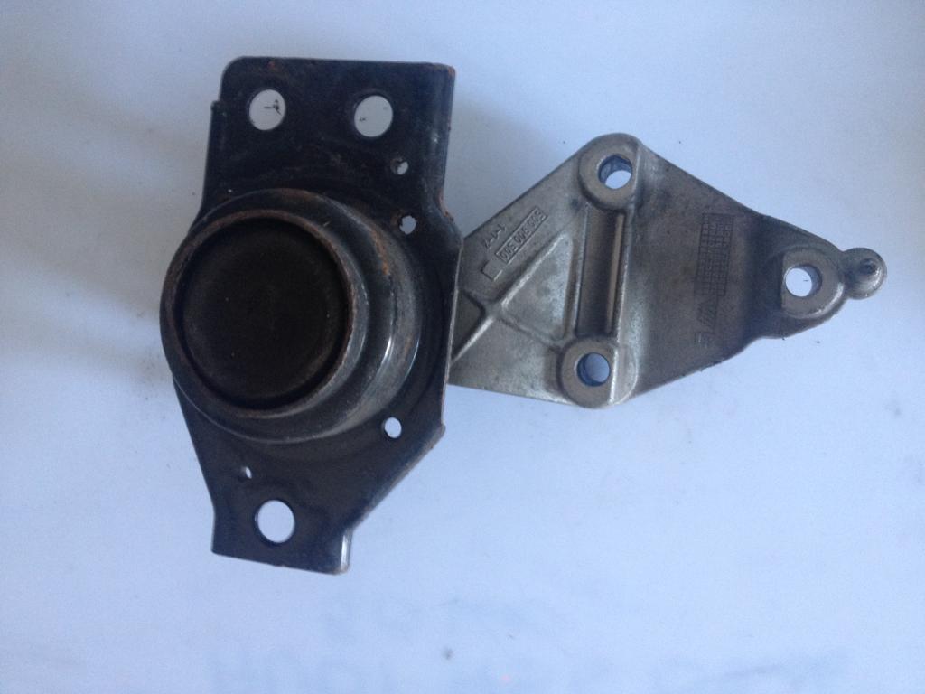 фото №1, Кронштейн подушка двигуна megane ii scenic ii 1.5 dci