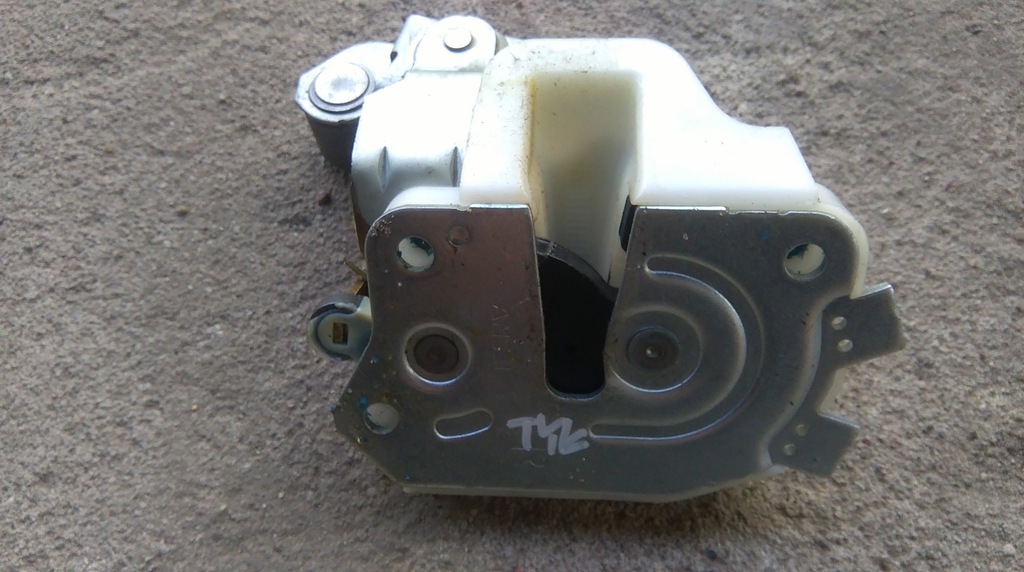 фото №1, Mitsubishi space runner 99-02 замок правый задний