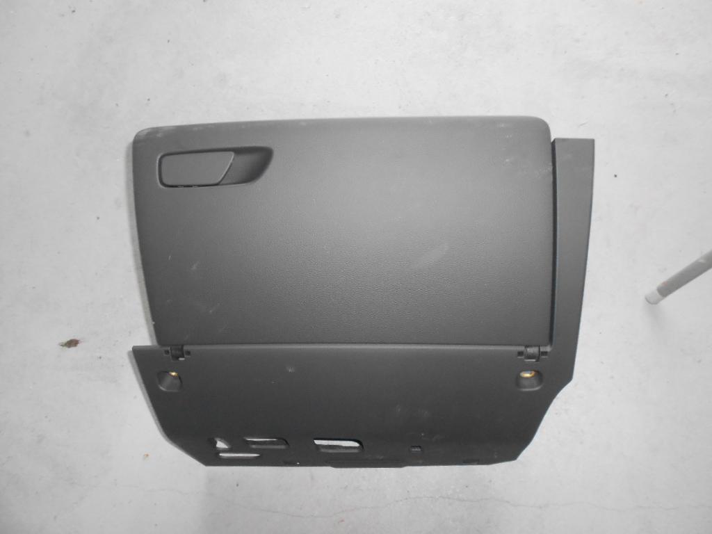 Купити Audi a3 8v sedan 10rok бардачок пасажира