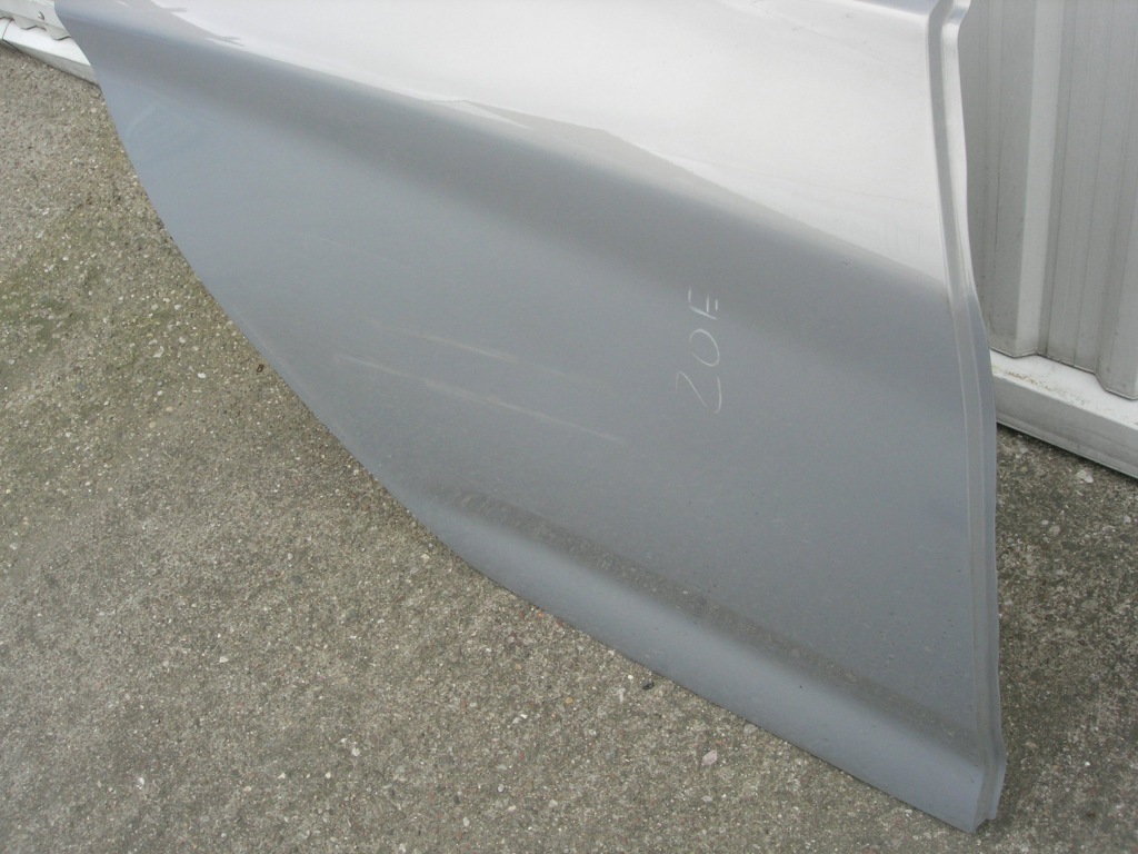 Дверь правый задний  renault zoe 821124676q w-wa в Украине