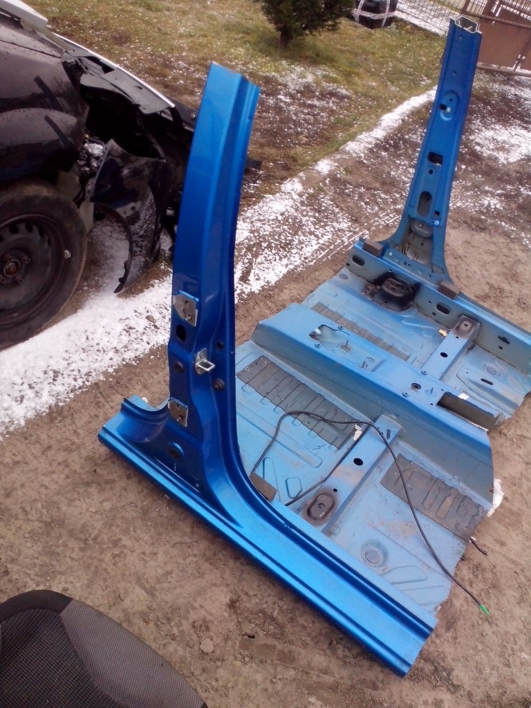 Купити Поріг стійку  правий dacia sandero stepway 2 12-