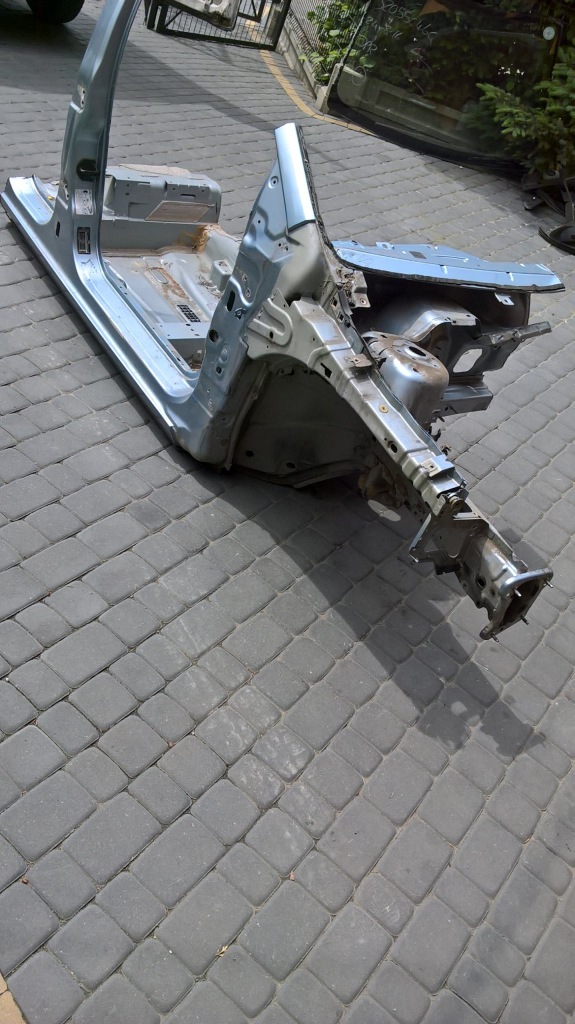 Фартух стойку порог правый  focus mk2 2006 htb Доставка