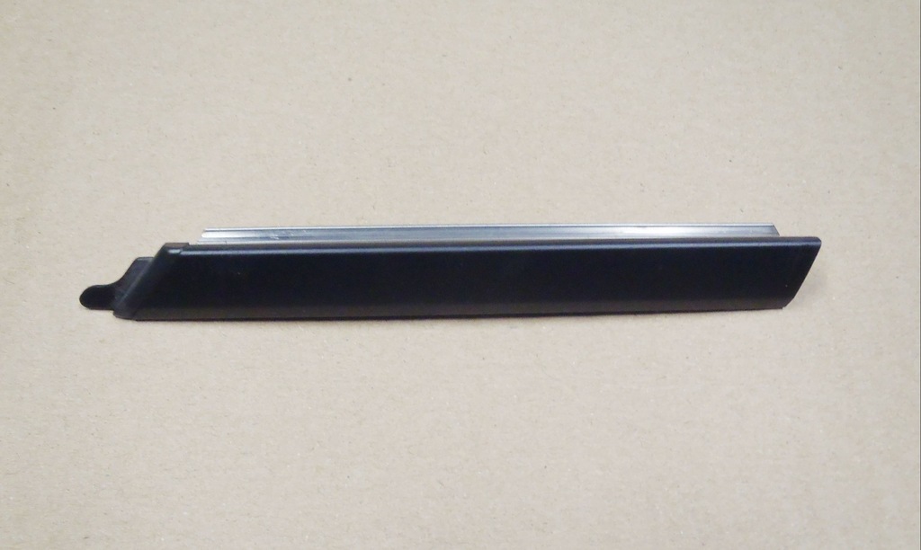 фото №1, Avensis t27 08-18 накладка рамка стекло дверь перед