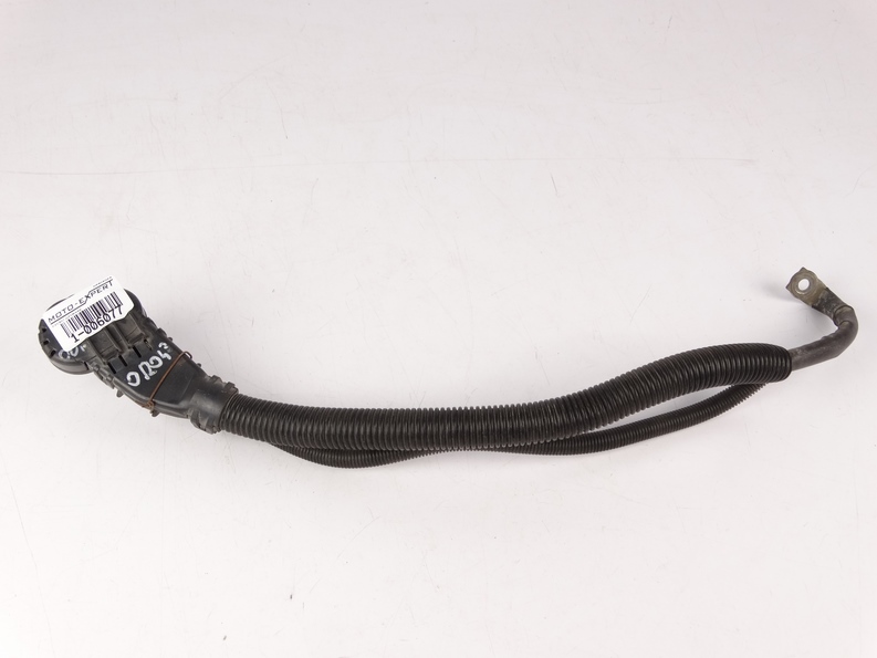 фото №1, Mercedes w220 шланг кабель плюсовой аккумулятор