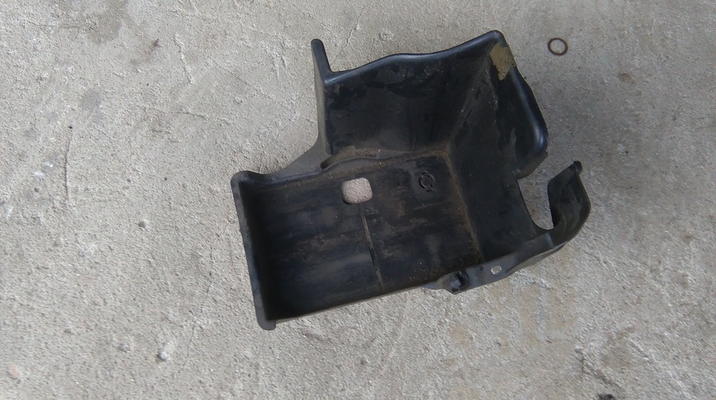 фото №1, Mitsubishi space runner основание аккумулятор