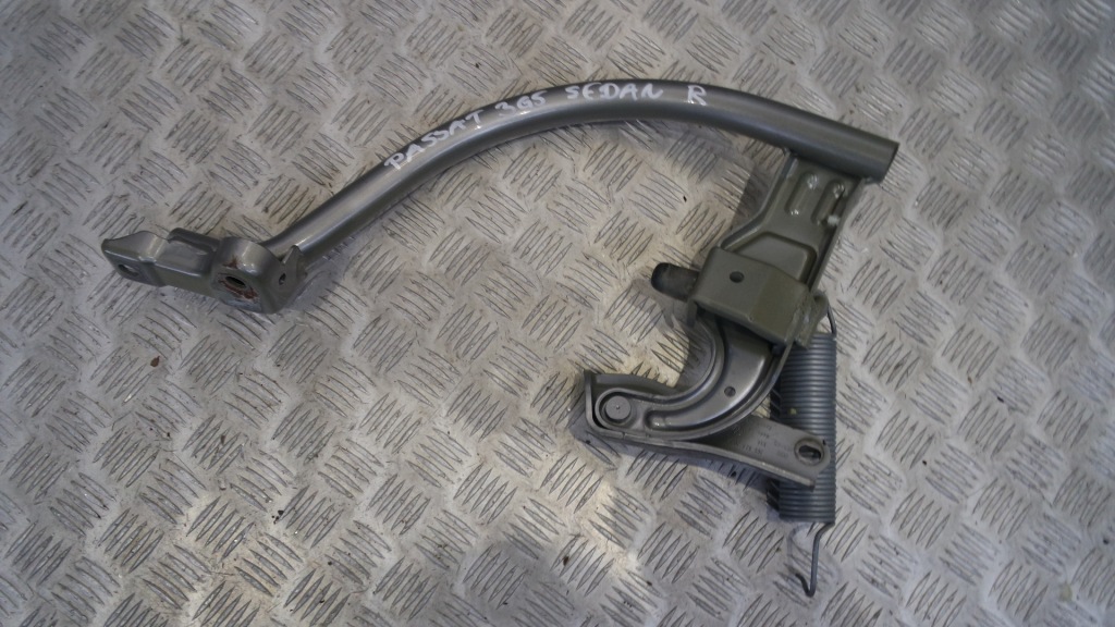 фото №1, Петля крышки правый vw passat b8 3g5827302a