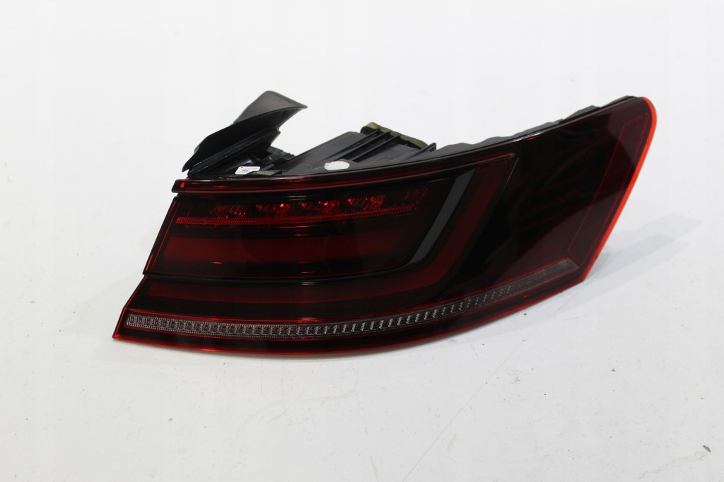 Купити Volkswagen оригінальний номер 3g8945208e фара led