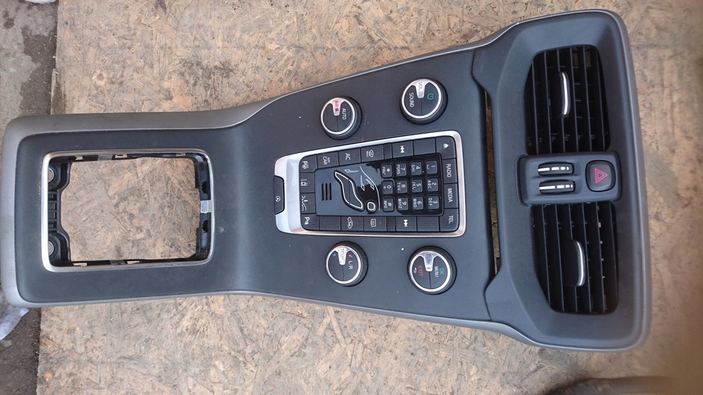 фото №1, Volvo xc40 v40 2015 панель керування рамка