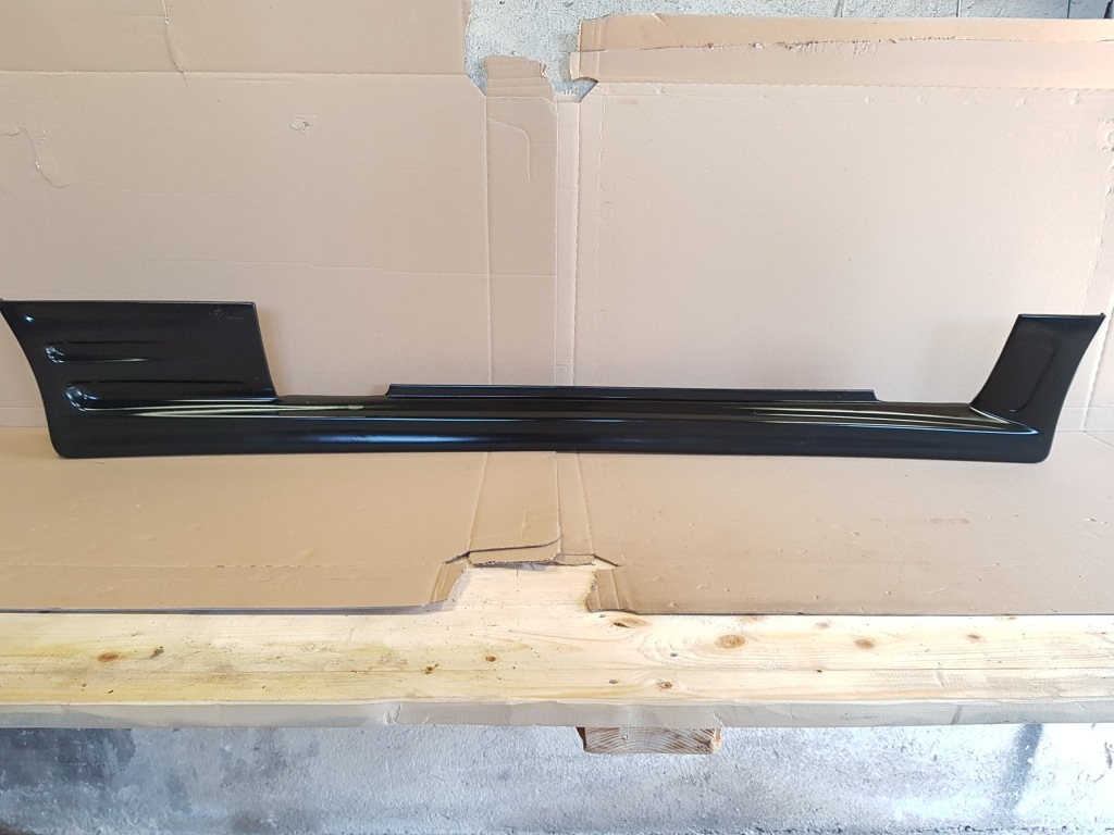 Купити Mazda 323 поріг молдинг поріг правий