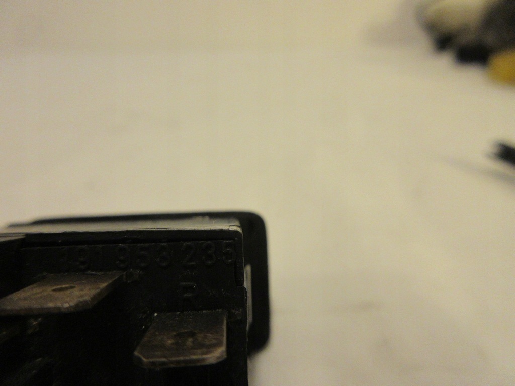 фото №9, Вимикач аварійних vw golf ii jetta 191953235