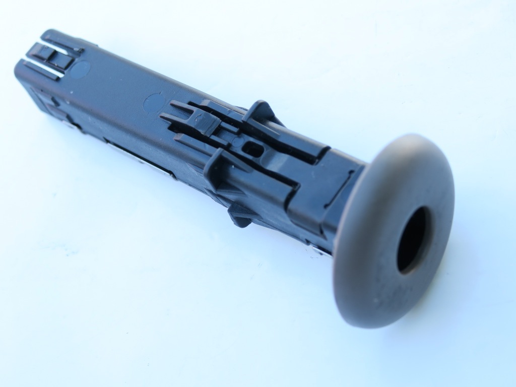 фото №2, Втулка подголовник перед vw passat b6