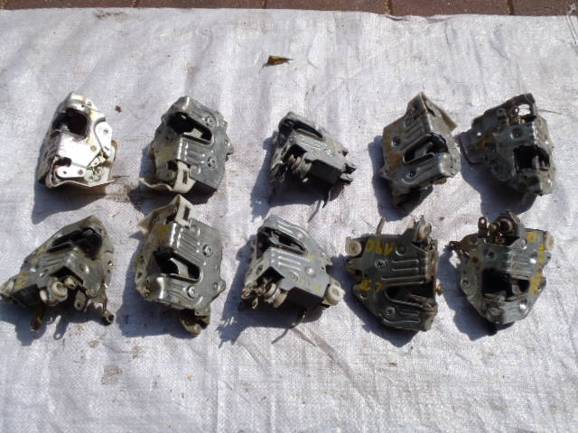 фото №1, Замок дверь правый перед mercedes 190 w201 оригинальный номер eu