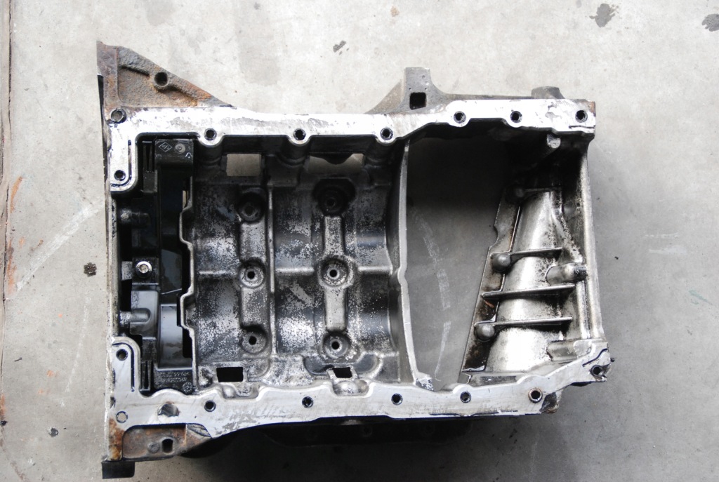 Купити Vivaro trafic 2.0dci m9r піддон оливи 11r