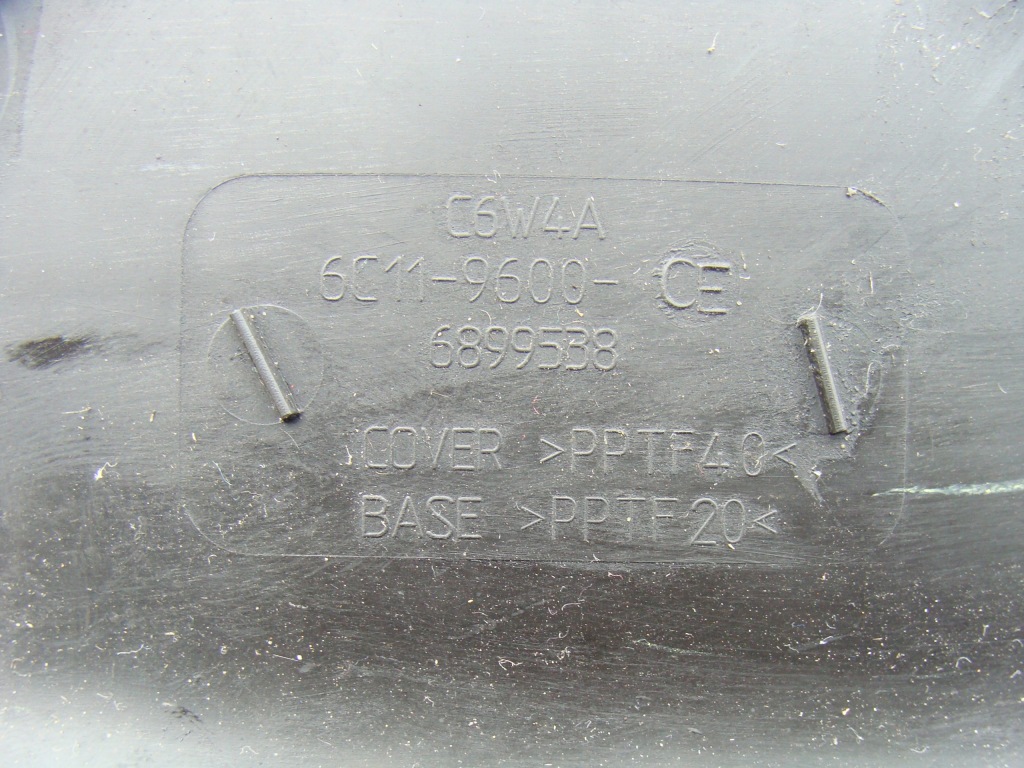 Корпус фільтра повітря ford tranzit 6c11-9600-ce Зі Шроту