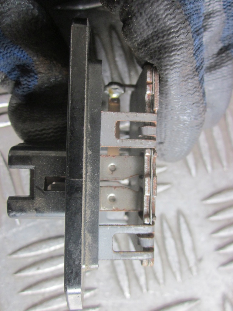 фото №5, Резистор вентилятор 1,0 b toyota yaris ii 05-09r