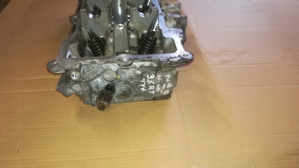 Cherokee 200 300 11-18r 3.6 головка задний  / правая в Украине