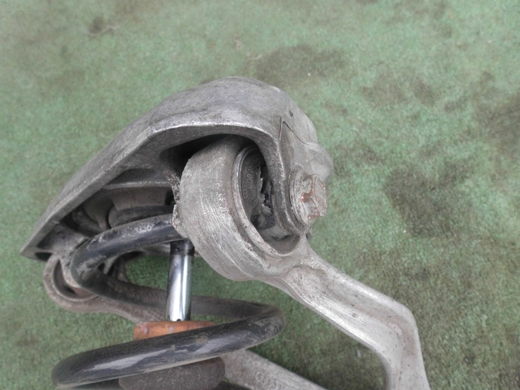 Амортизатор поворотный кулак seat exeo 3r 2.0tdi правый Доставка