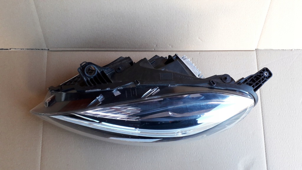 Фара volvo v40 2 16+ рестайлинг  full led + оборудование левая европа  32228479 Доставка