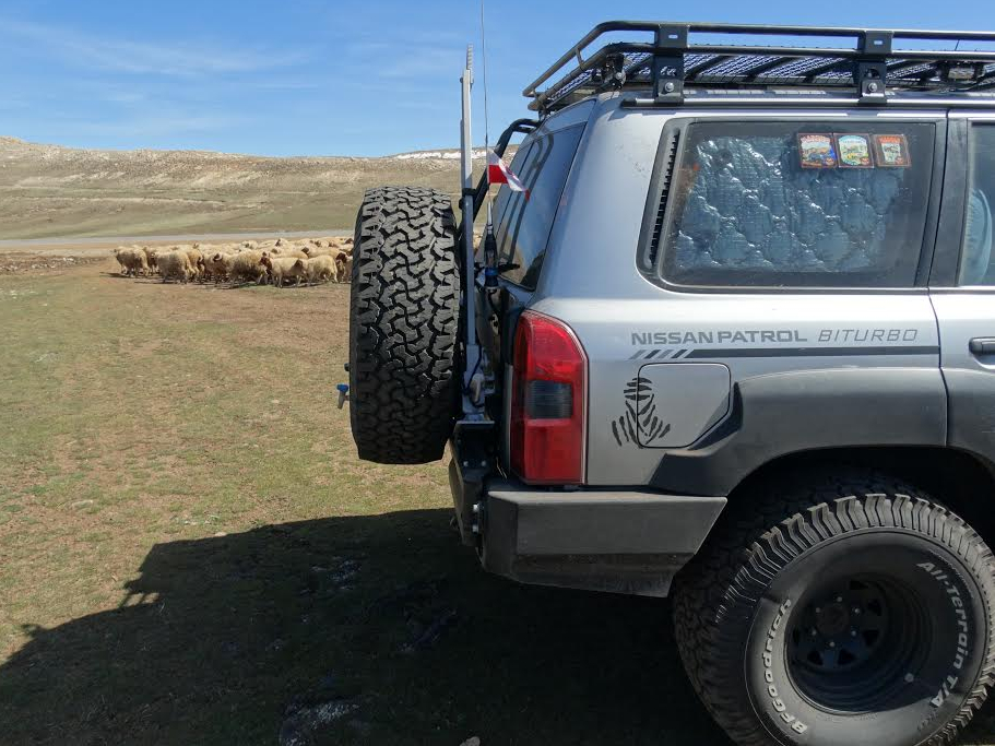 фото №15, Nissan patrol y61 бампер задняя задний кронштейн колеса