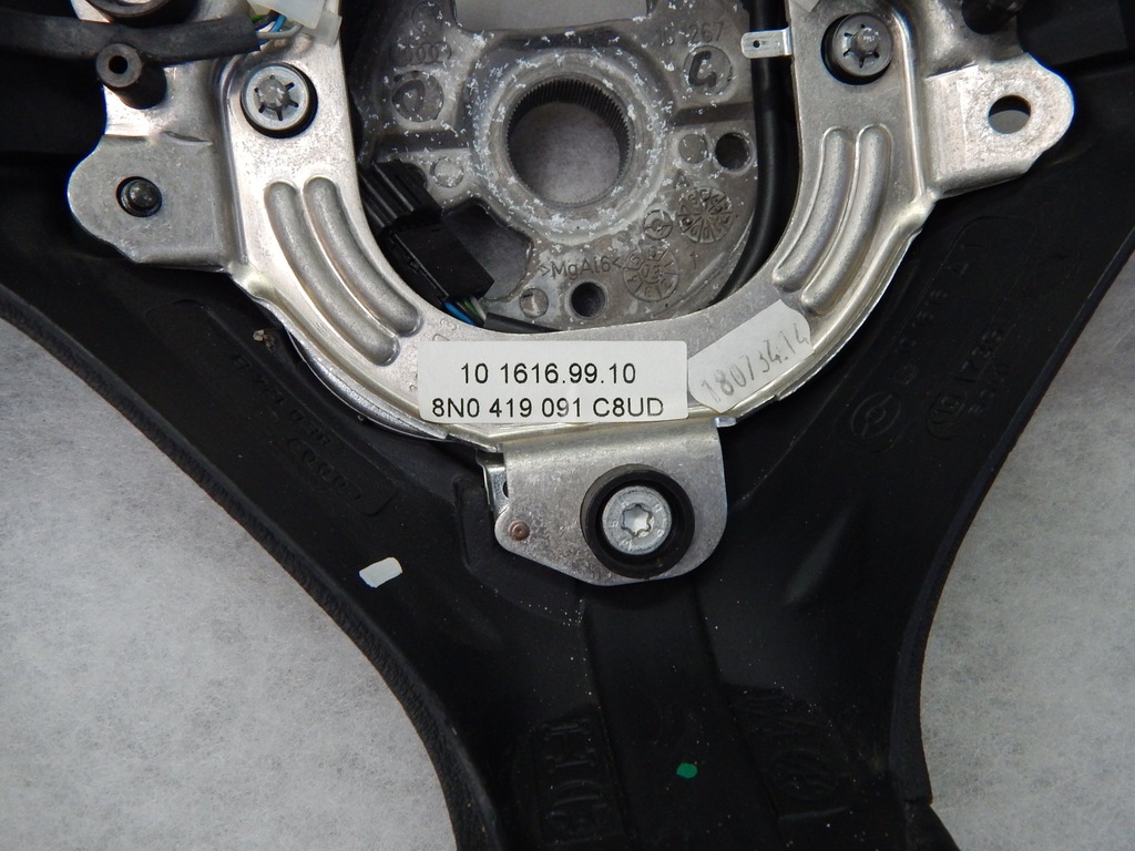 фото №9, Audi a8 d3 tt 8n0 воздуховод tiptronic bdb 4e0